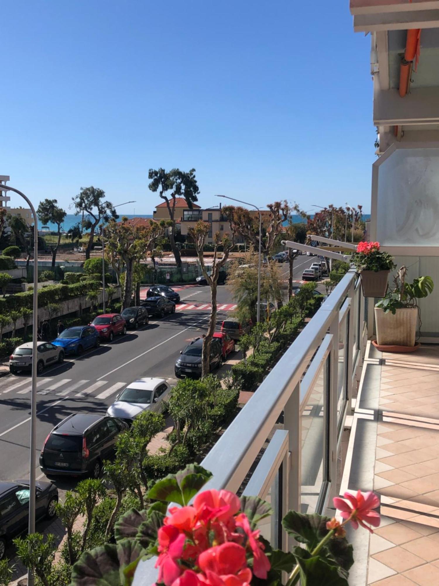 Casa Emily Apartment Ventimiglia Bagian luar foto